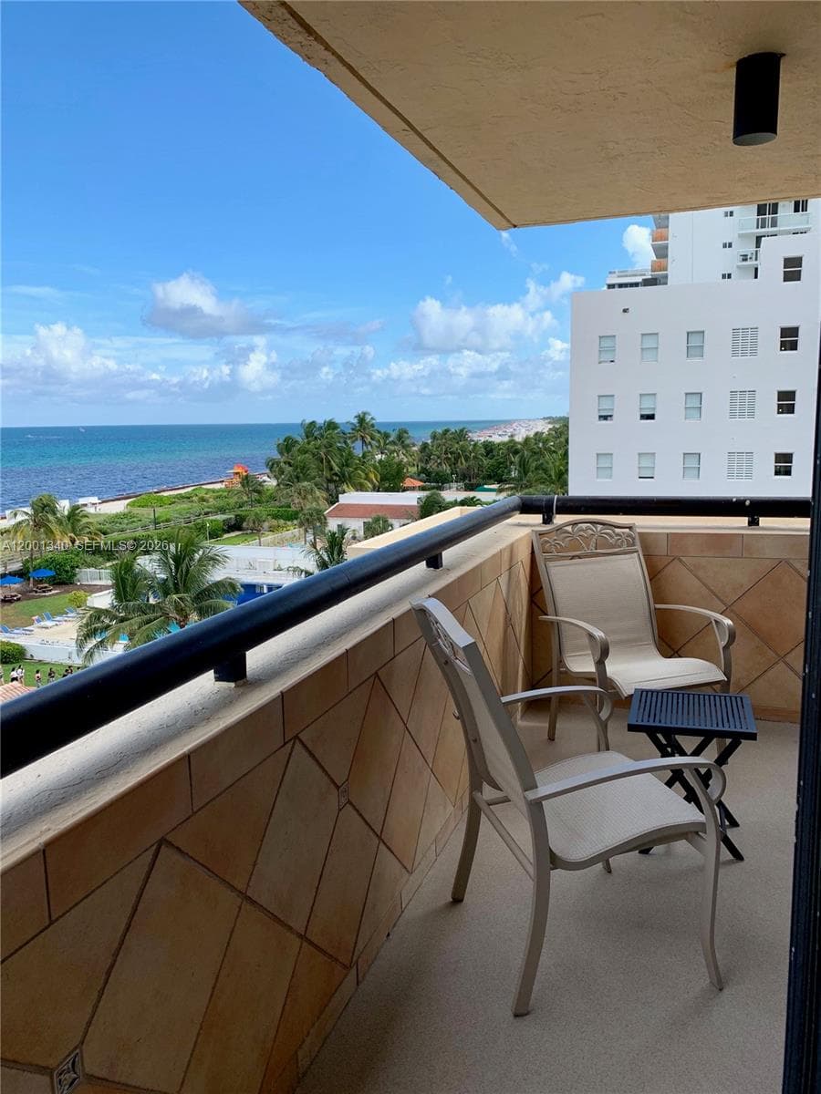 2555 Collins Ave 711 photo 2