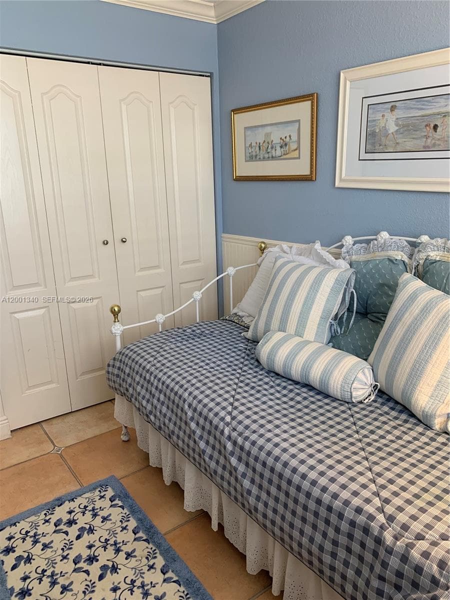 2555 Collins Ave 711 photo 17