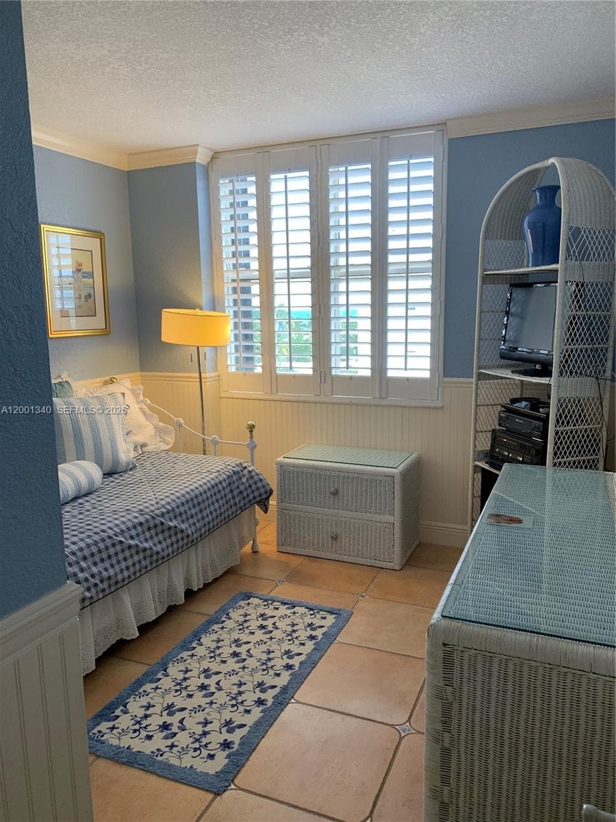 2555 Collins Ave 711 photo 16