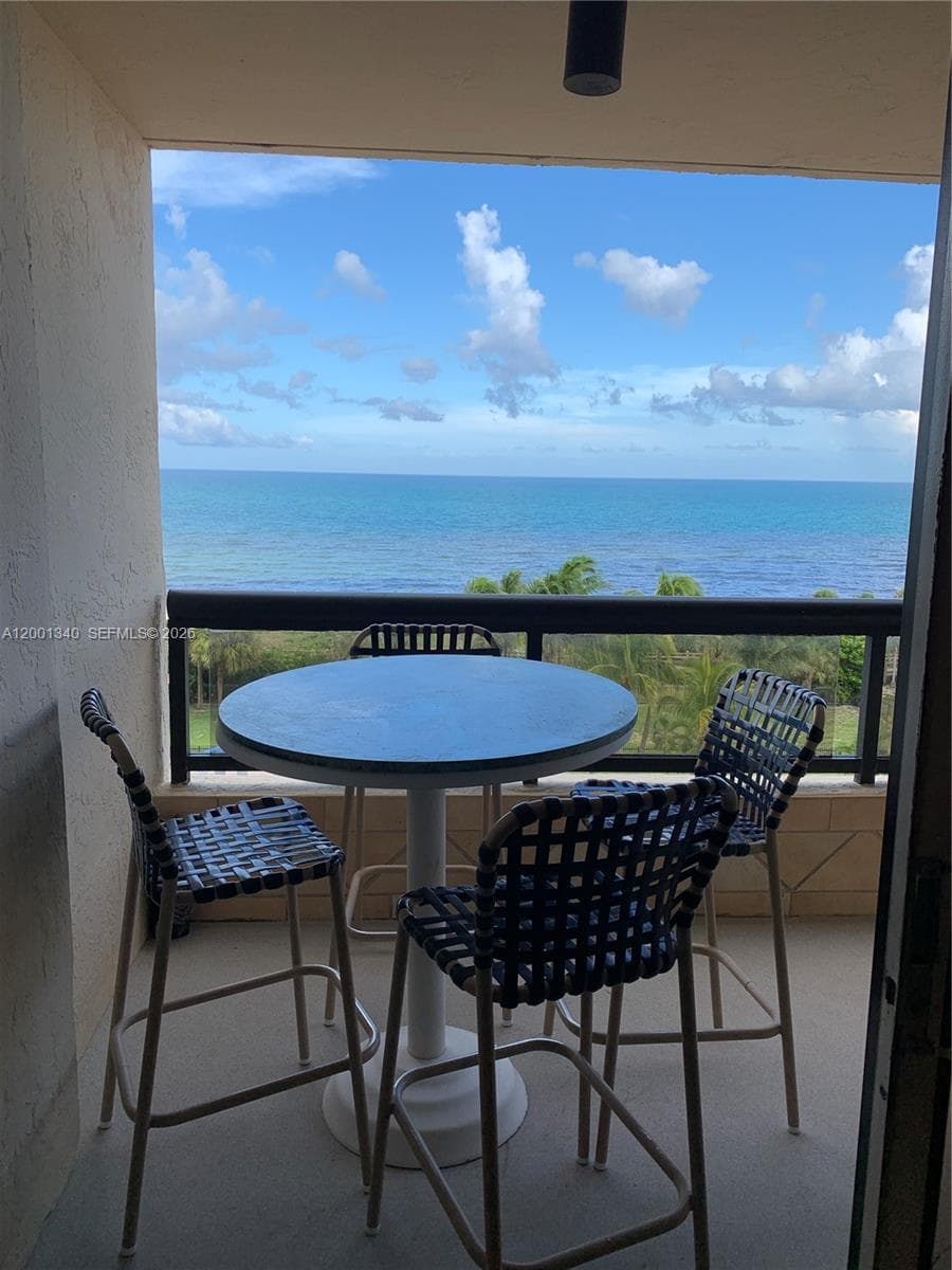 2555 Collins Ave 711 photo 3