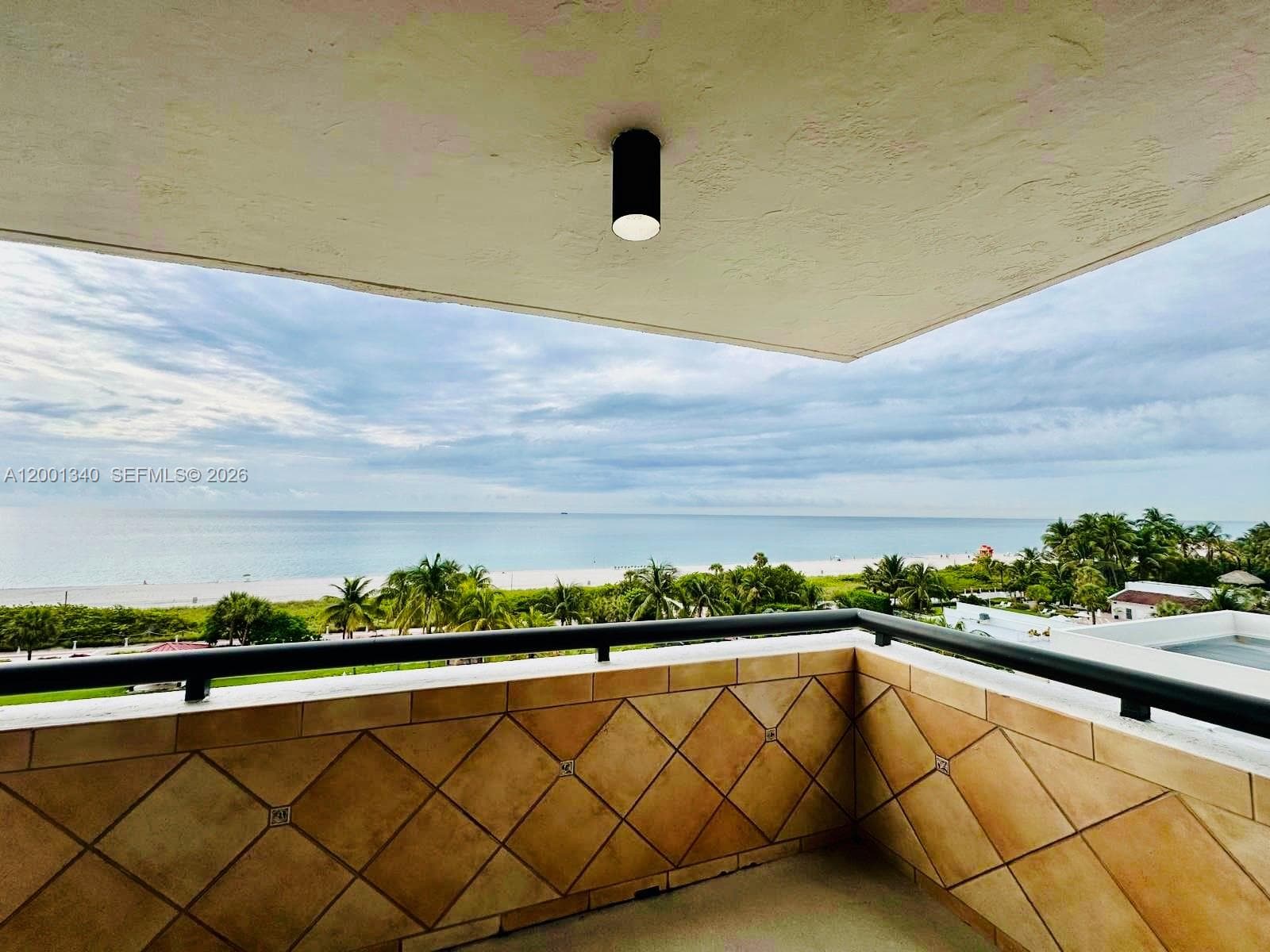 2555 Collins Ave 711 photo 1
