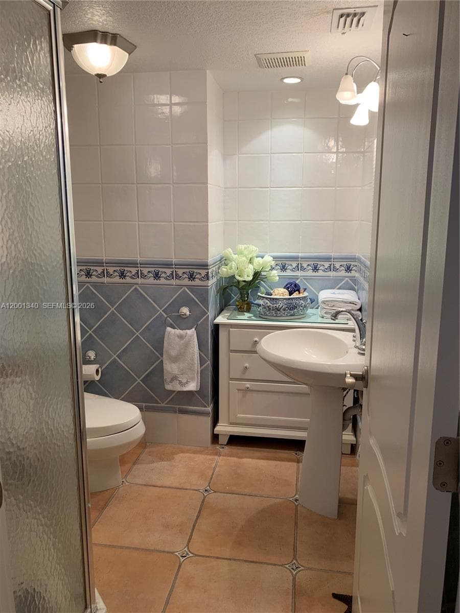 2555 Collins Ave 711 photo 14