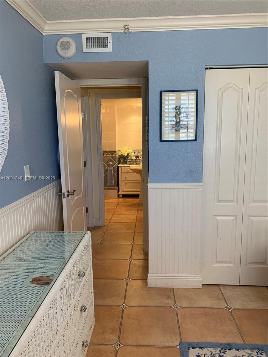 2555 Collins Ave 711 photo 18