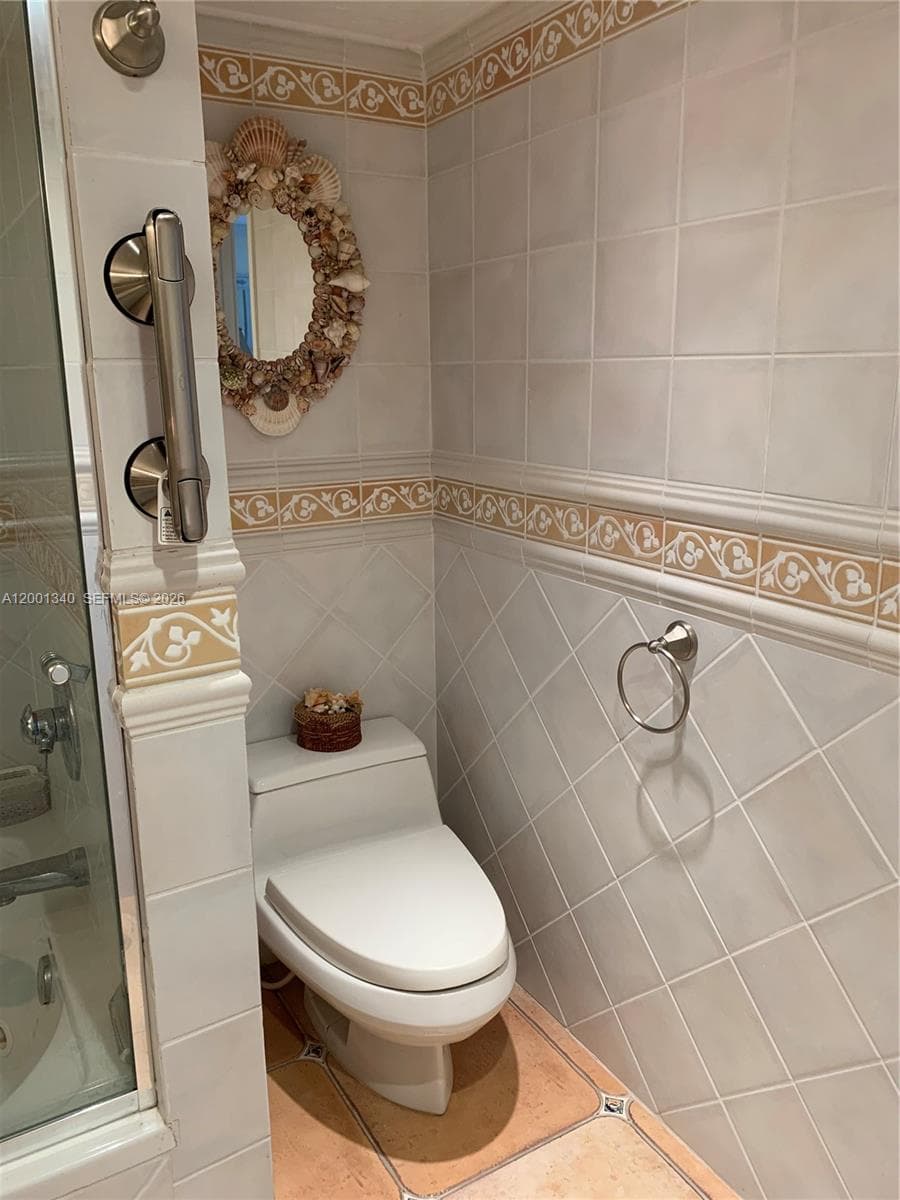 2555 Collins Ave 711 photo 15