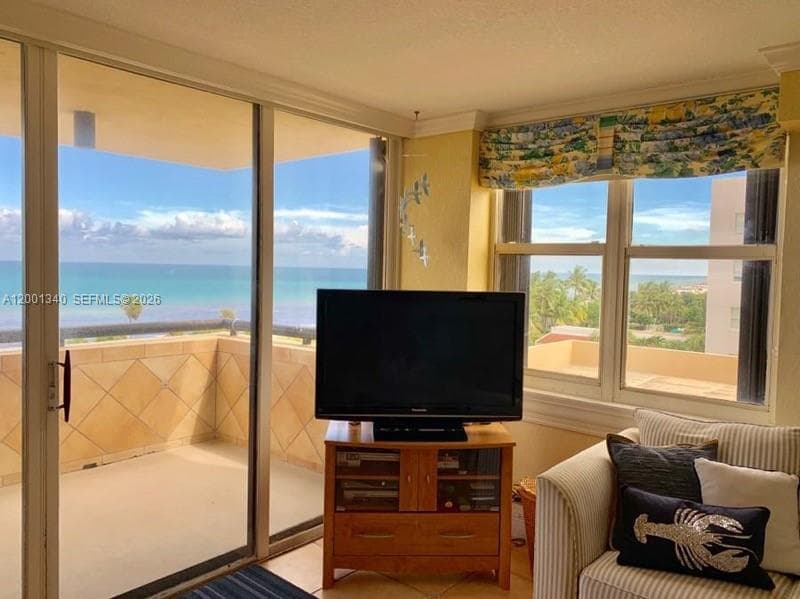 2555 Collins Ave 711 photo 11