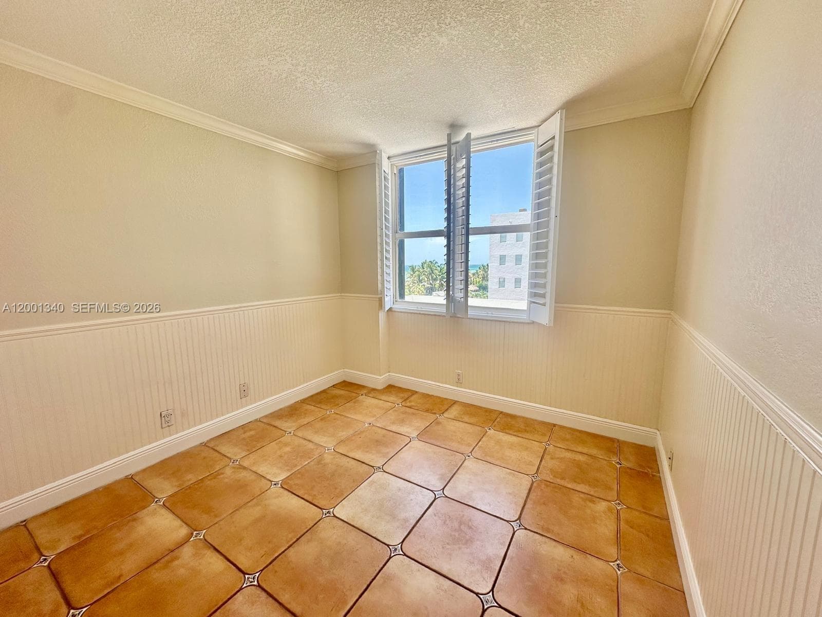 2555 Collins Ave 711 photo 8