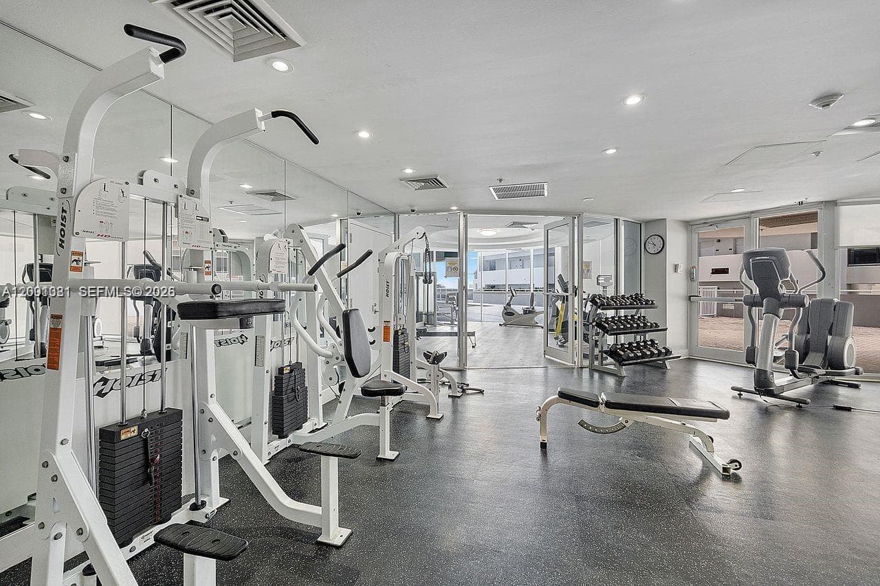 6301 Collins Ave 2008 photo 5