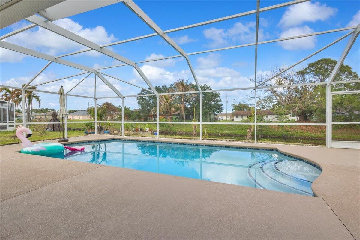 249 SE Whitmore Drive photo 6