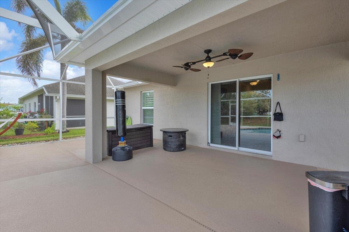 249 SE Whitmore Drive photo 7