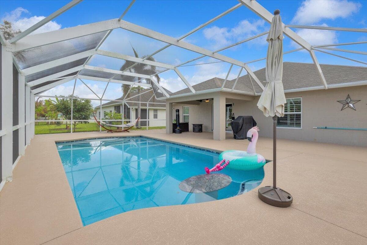 249 SE Whitmore Drive photo 5
