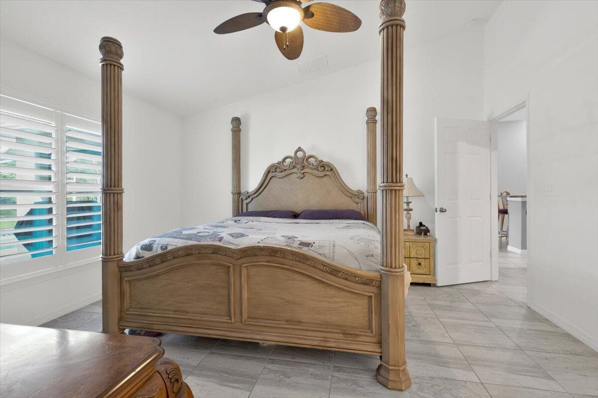 249 SE Whitmore Drive photo 24