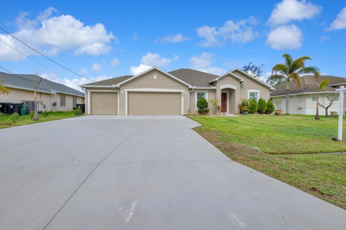 249 SE Whitmore Drive photo 10
