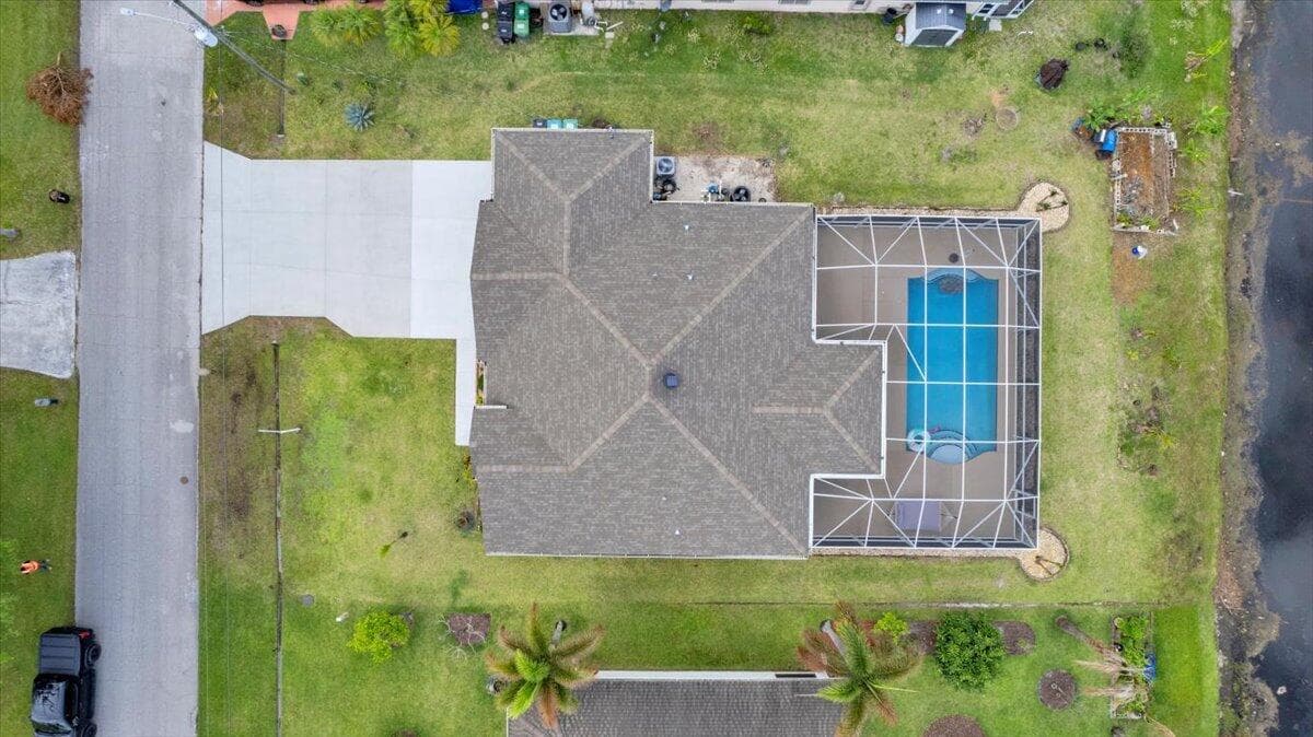 249 SE Whitmore Drive photo 8