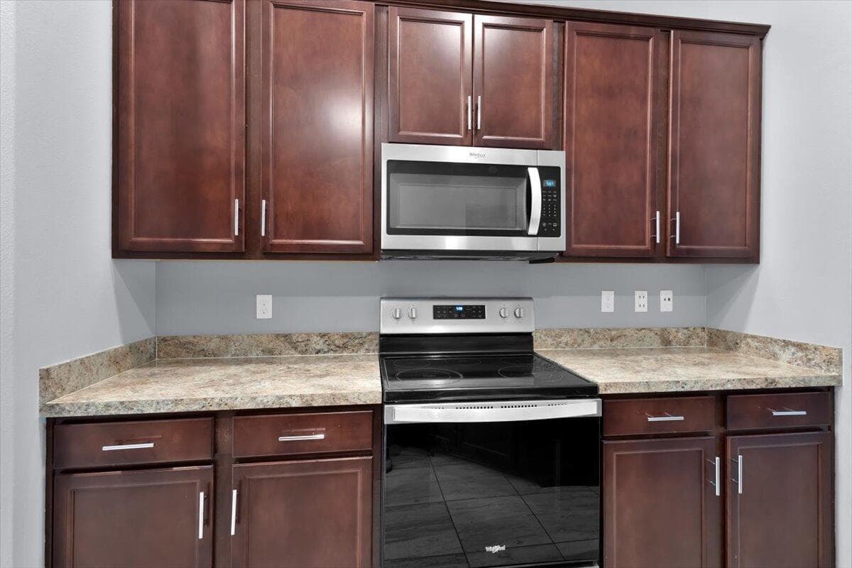 249 SE Whitmore Drive photo 21