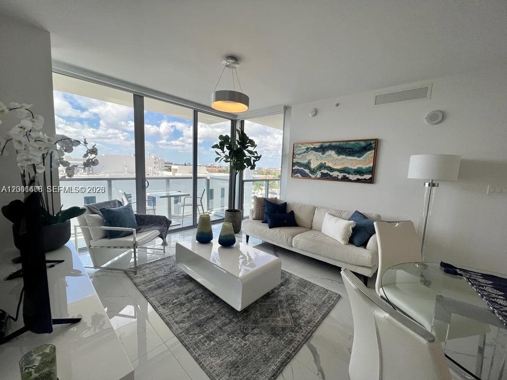 9521 Bay Harbor Dr 801 photo 1