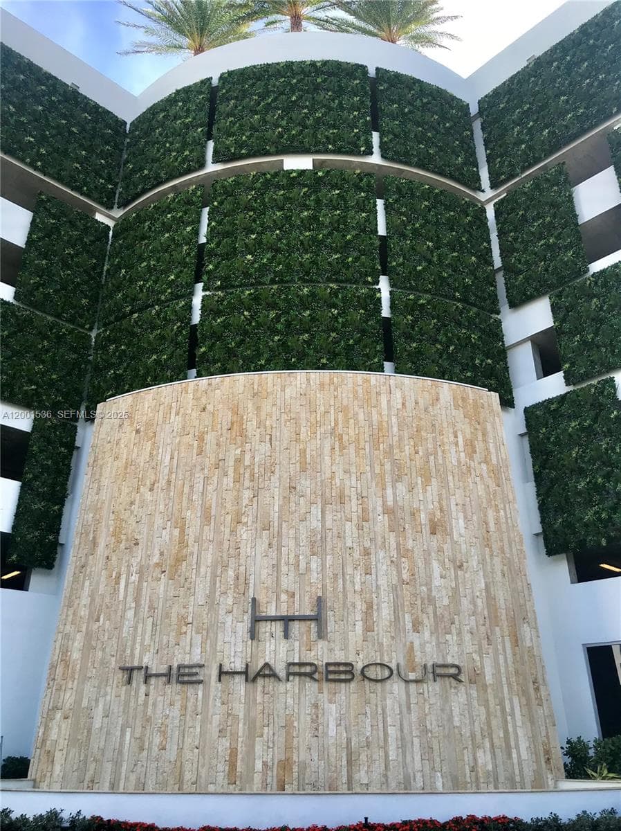 16385 Biscayne Blvd. 1902 photo 1