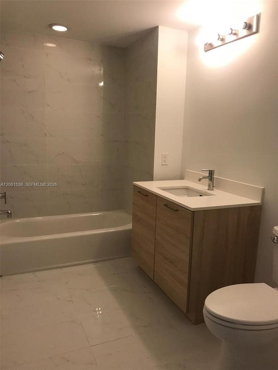 16385 Biscayne Blvd. 1902 photo 4