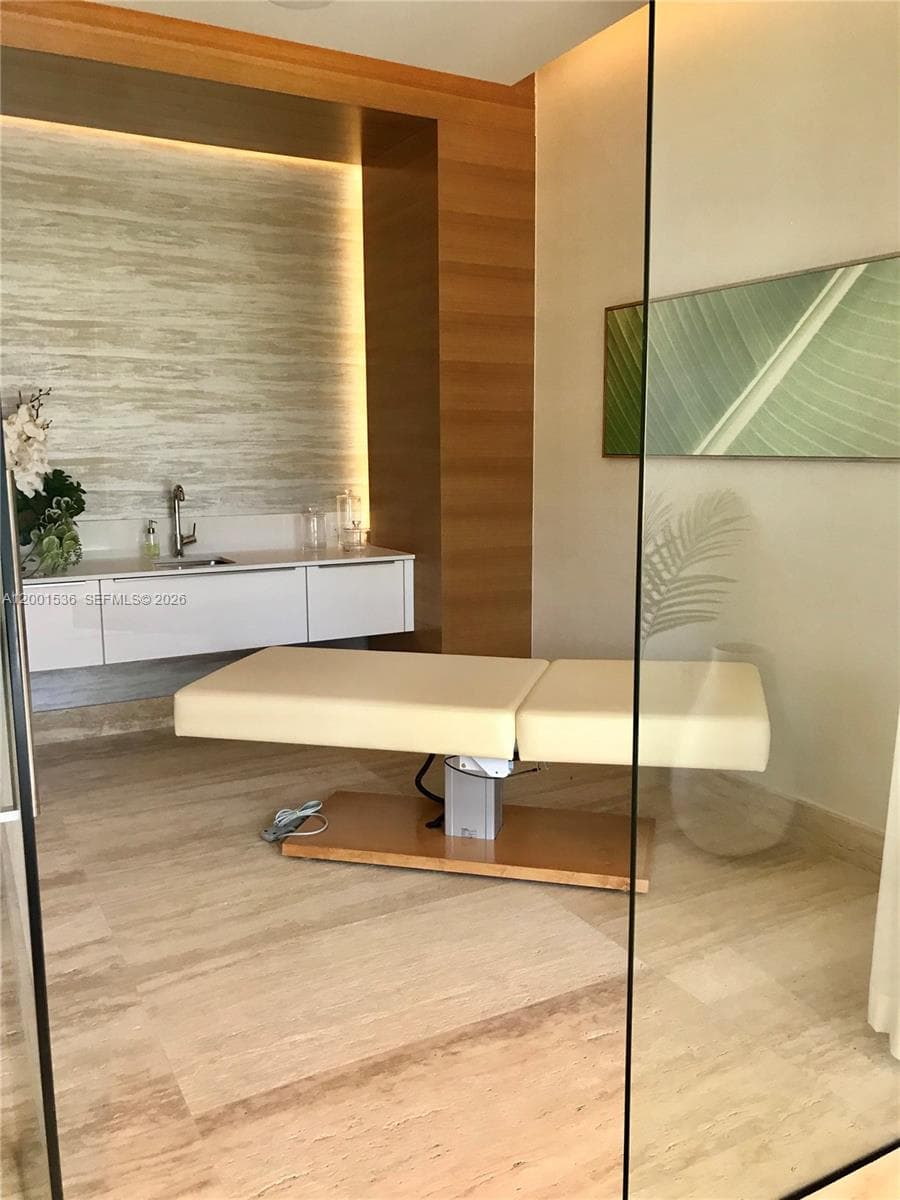 16385 Biscayne Blvd. 1902 photo 25