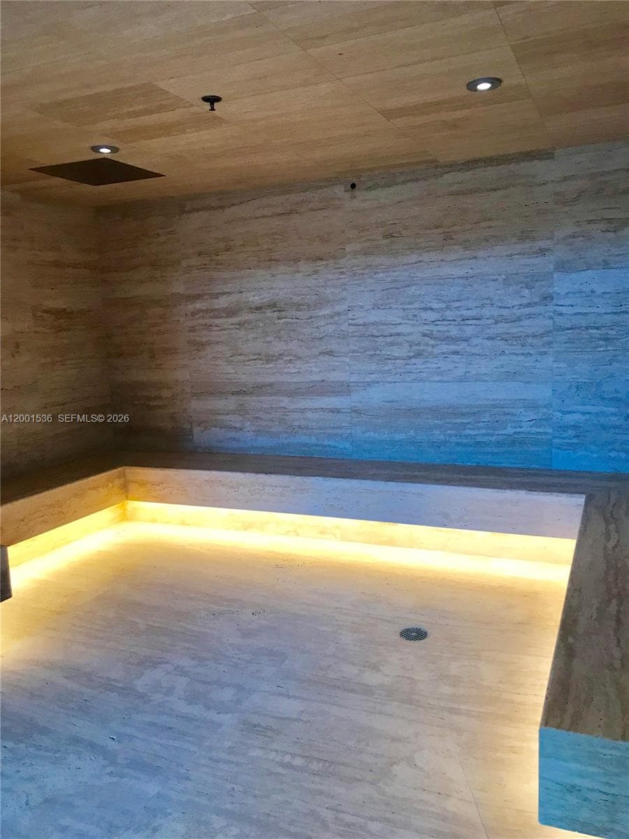 16385 Biscayne Blvd. 1902 photo 21