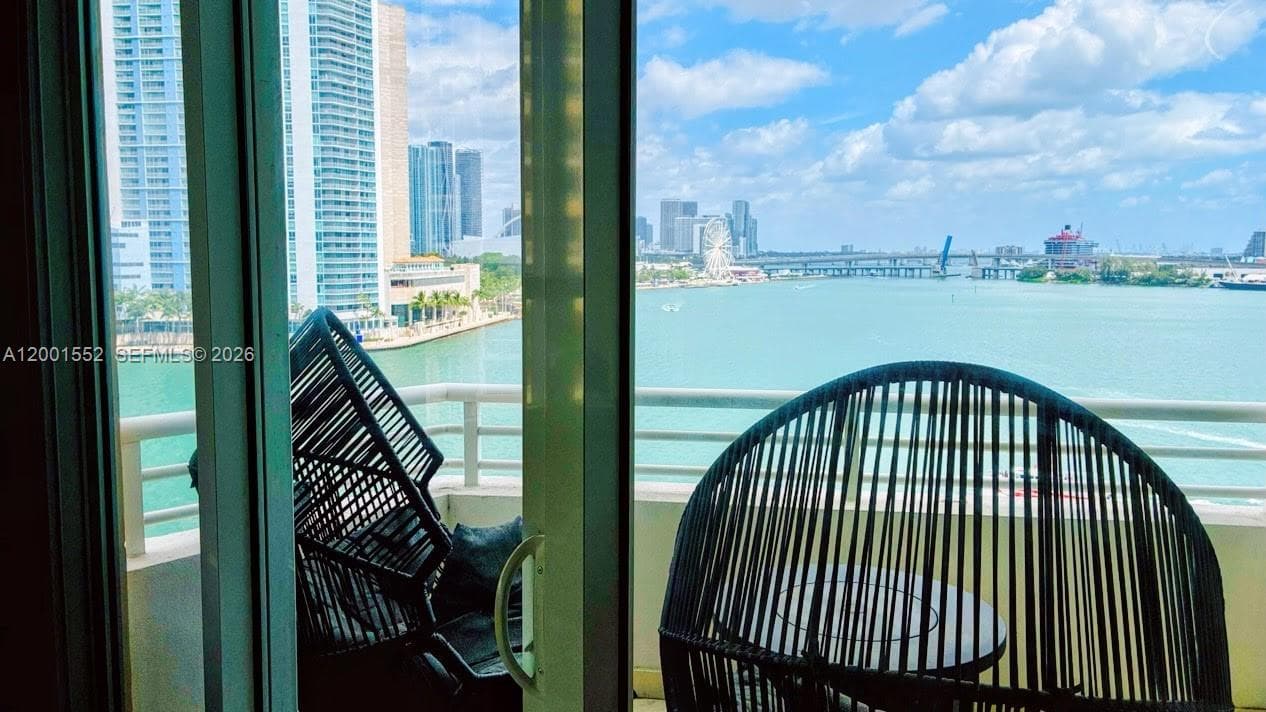 848 Brickell Key Dr 806 photo 16