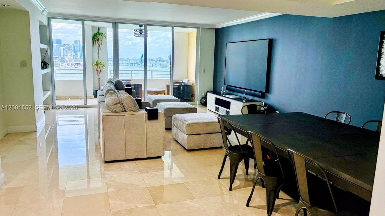 848 Brickell Key Dr 806 photo 4