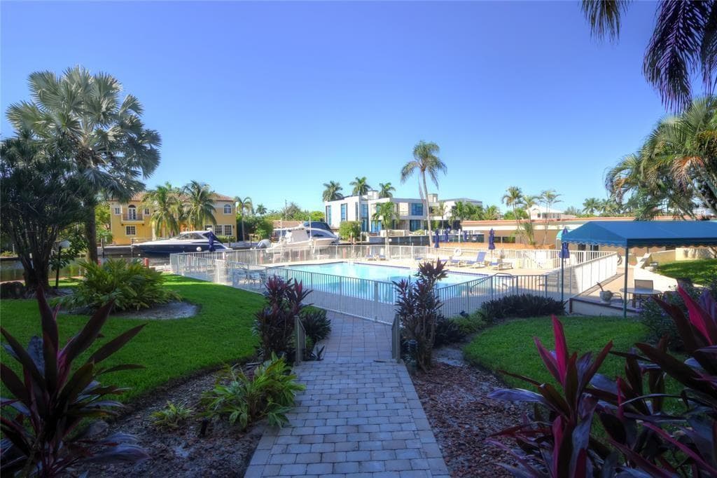 1391 S Ocean Boulevard 105 photo 15