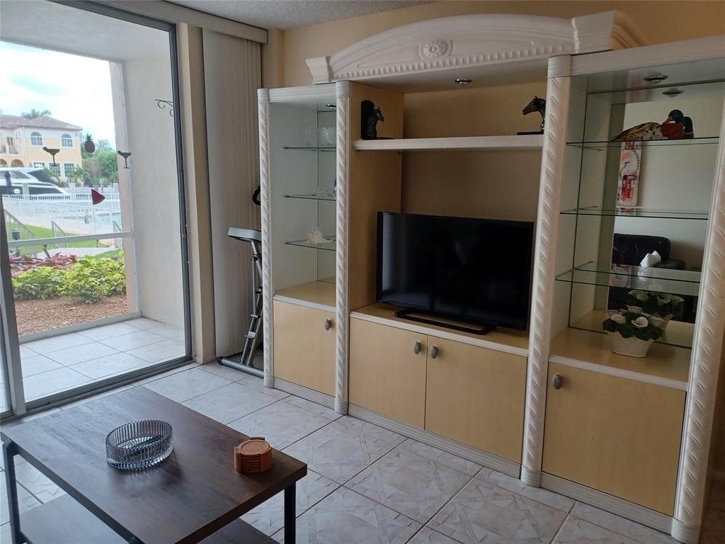 1391 S Ocean Boulevard 105 photo 4