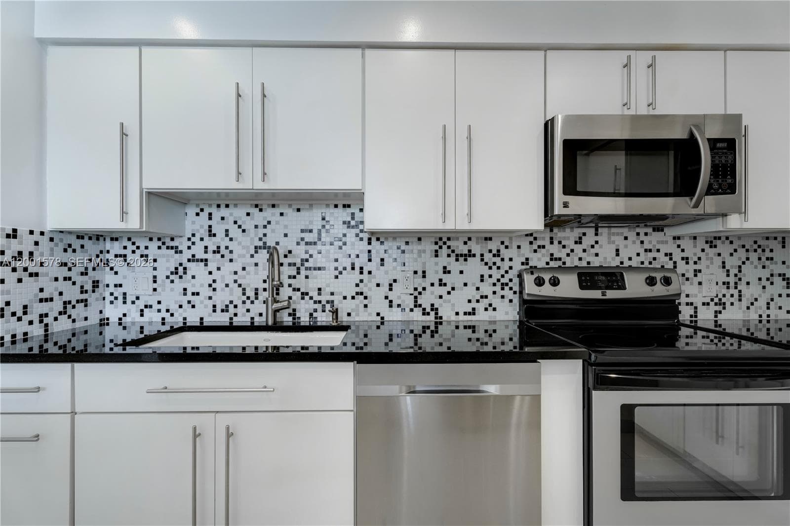 1000 Venetian Way 408 photo 6