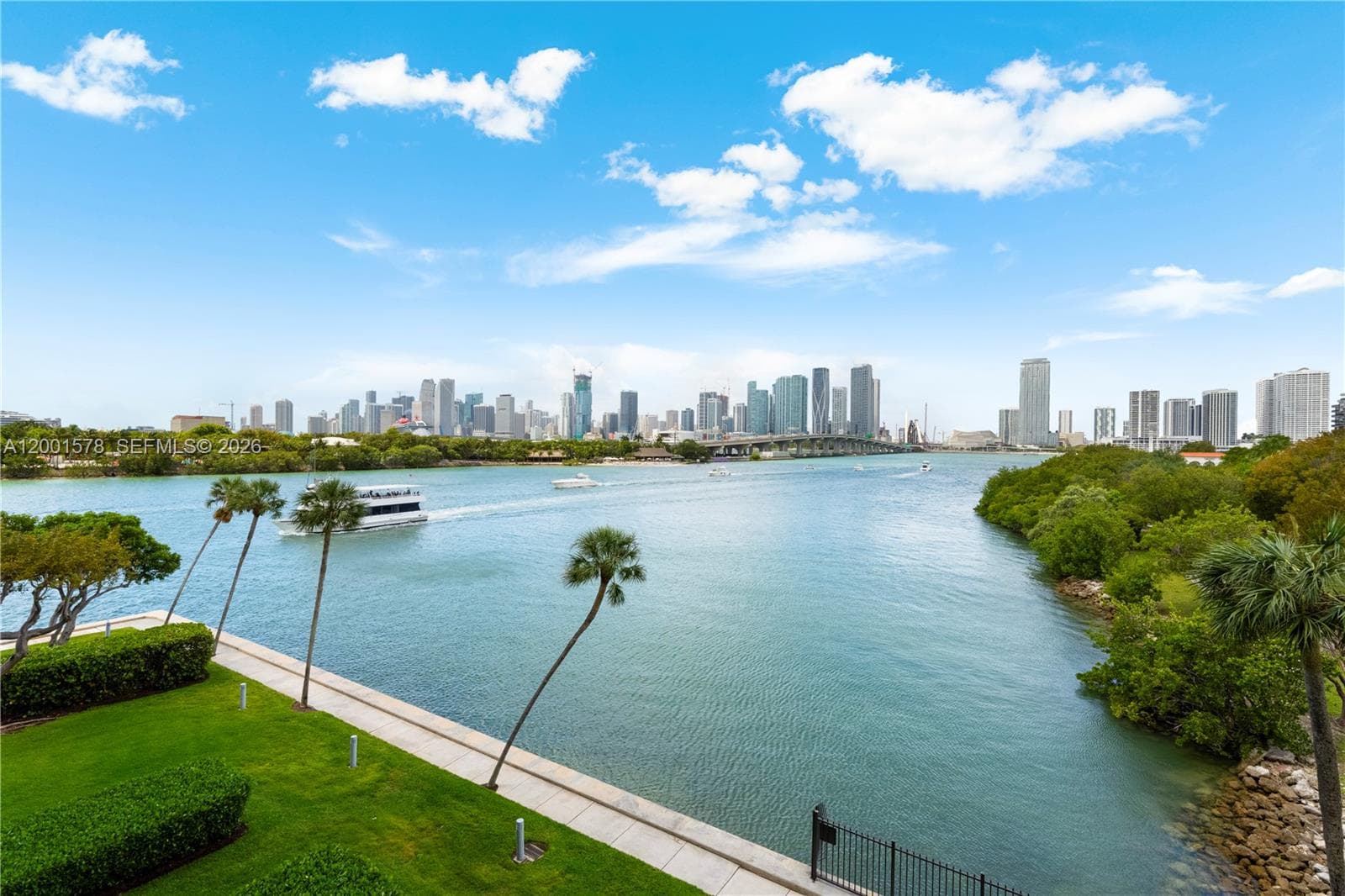 1000 Venetian Way 408 photo 7