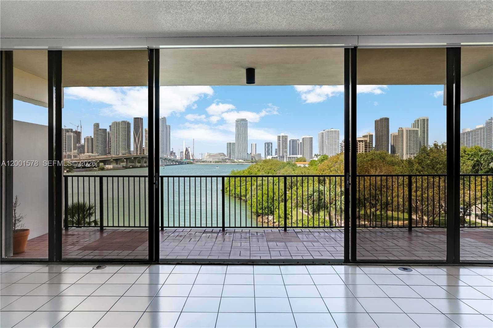 1000 Venetian Way 408 photo 5