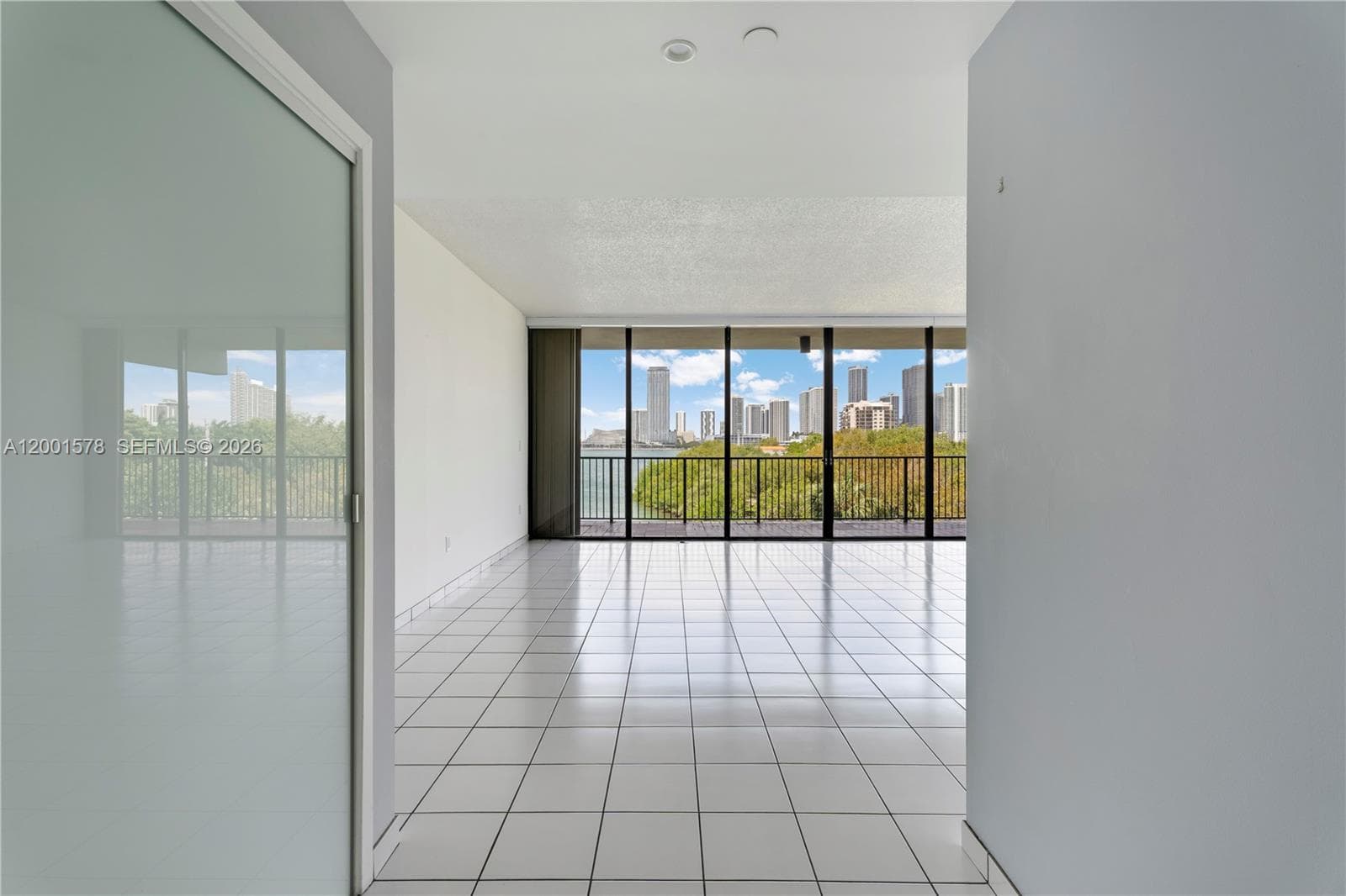 1000 Venetian Way 408 photo 9