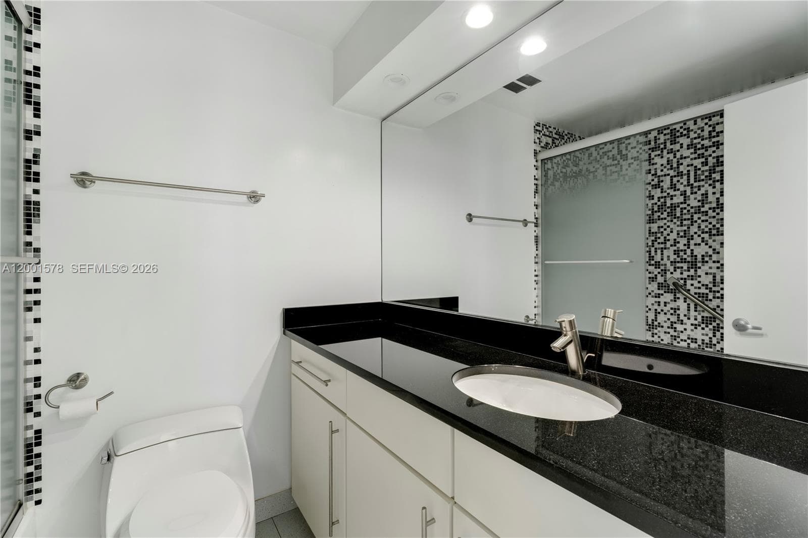 1000 Venetian Way 408 photo 18