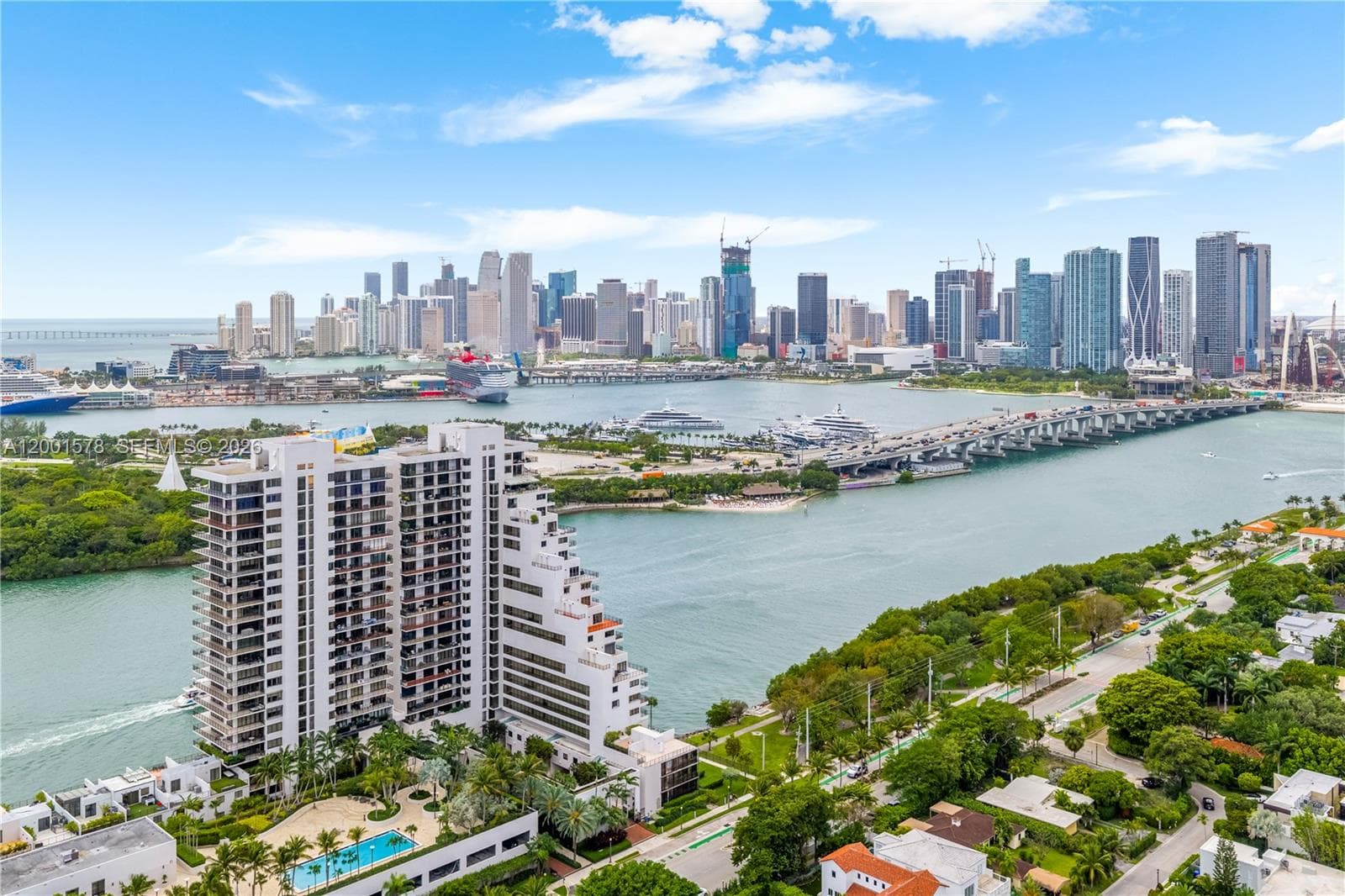 1000 Venetian Way 408 photo 4