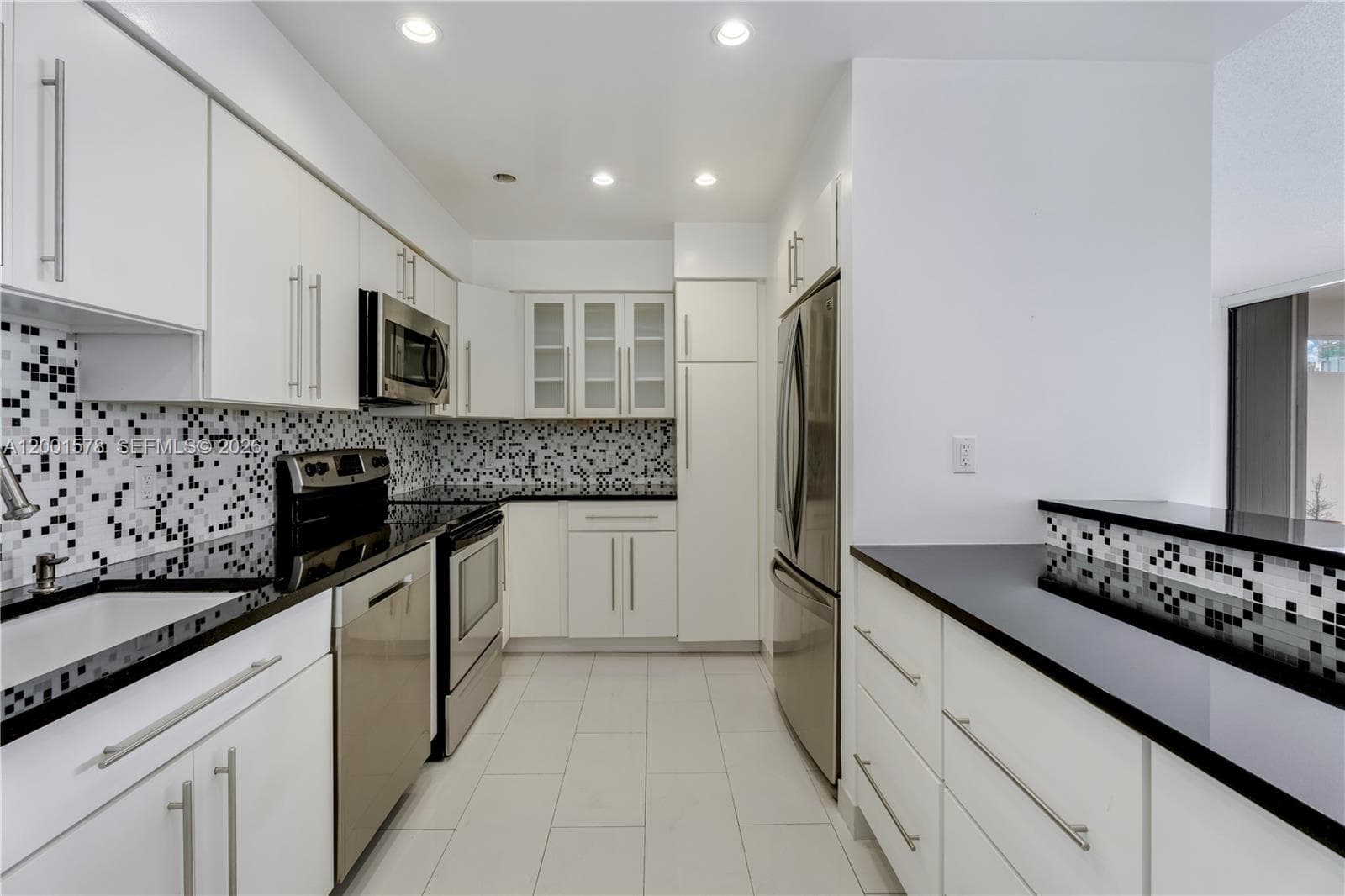 1000 Venetian Way 408 photo 8