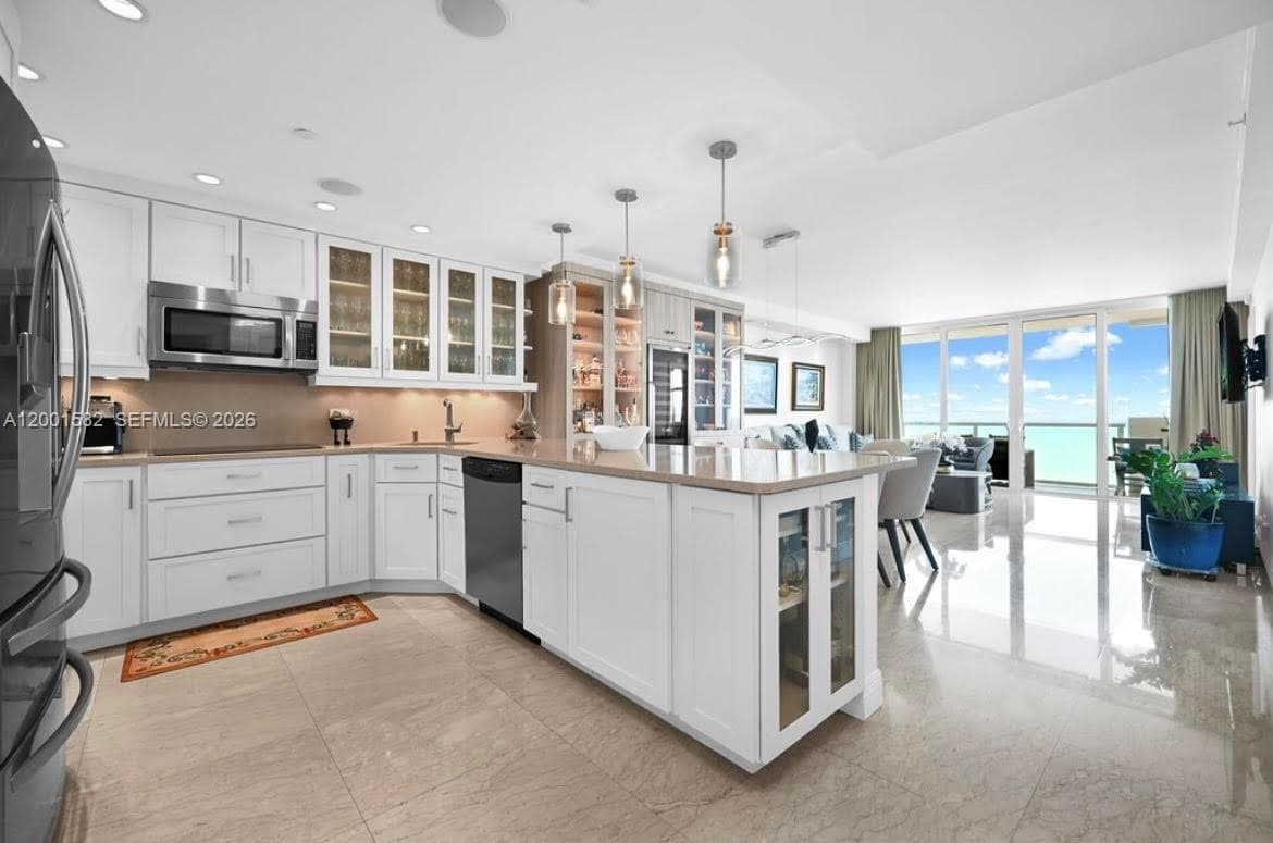 5601 Collins Ave 903 photo 1