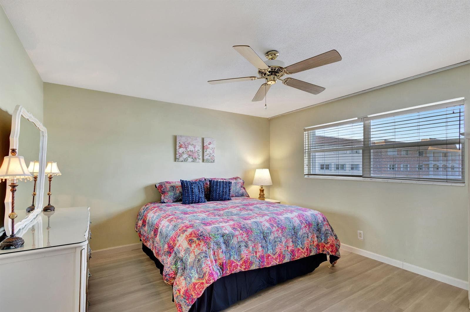100 Shore Court 210 photo 23