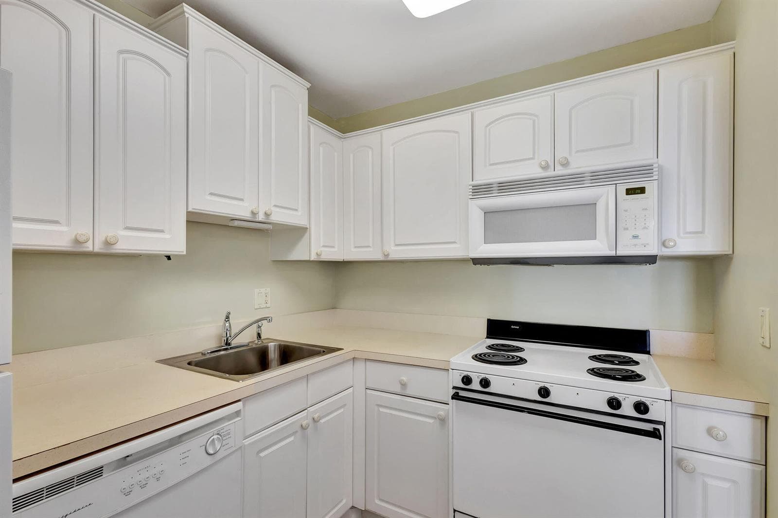 100 Shore Court 210 photo 17