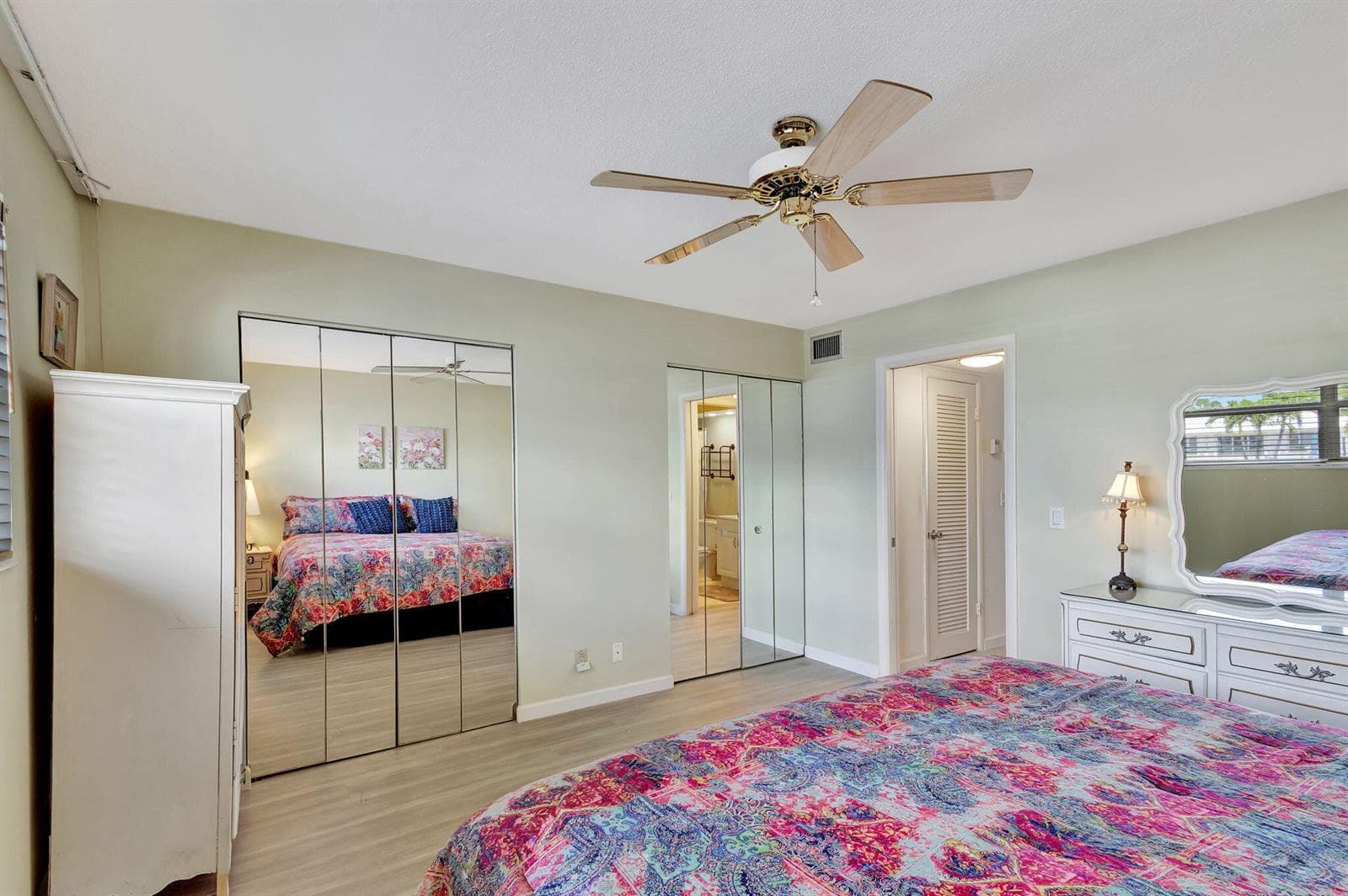 100 Shore Court 210 photo 24