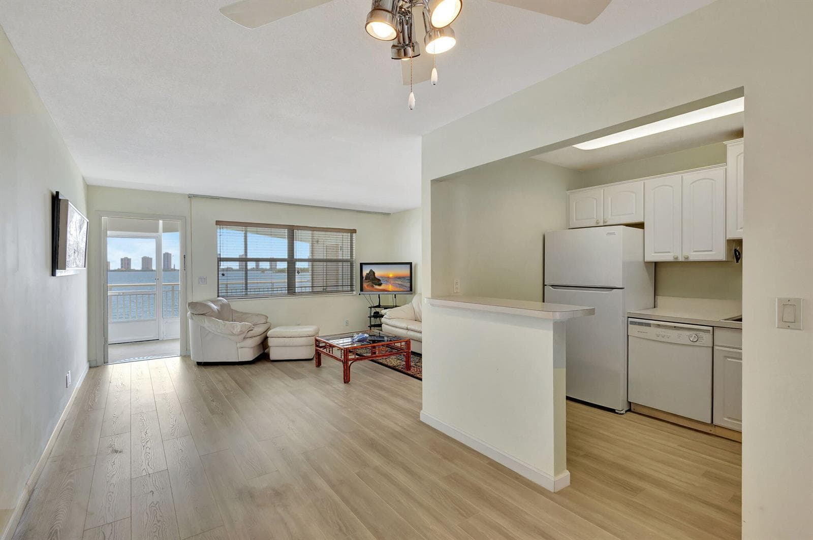 100 Shore Court 210 photo 15