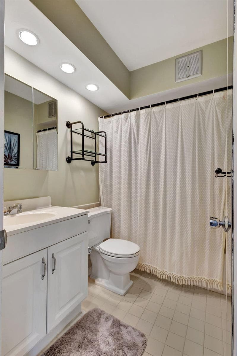 100 Shore Court 210 photo 21