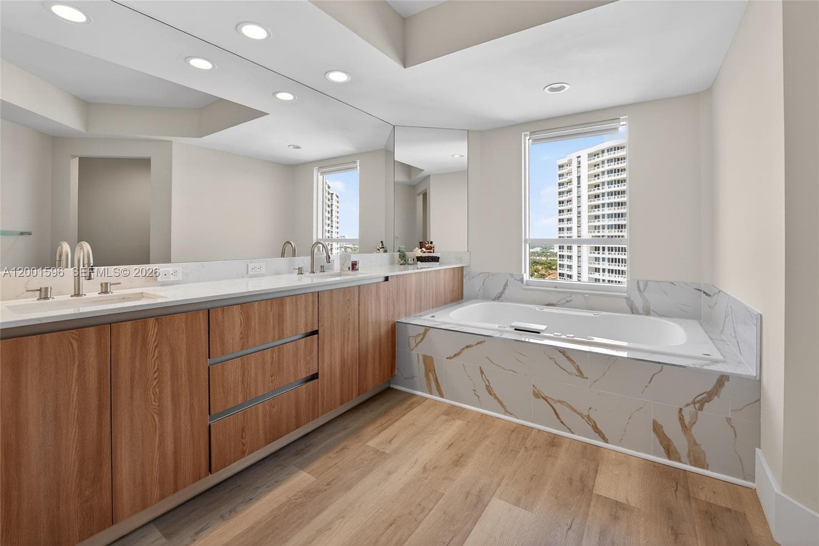 21050 Point Pl 2301 photo 23