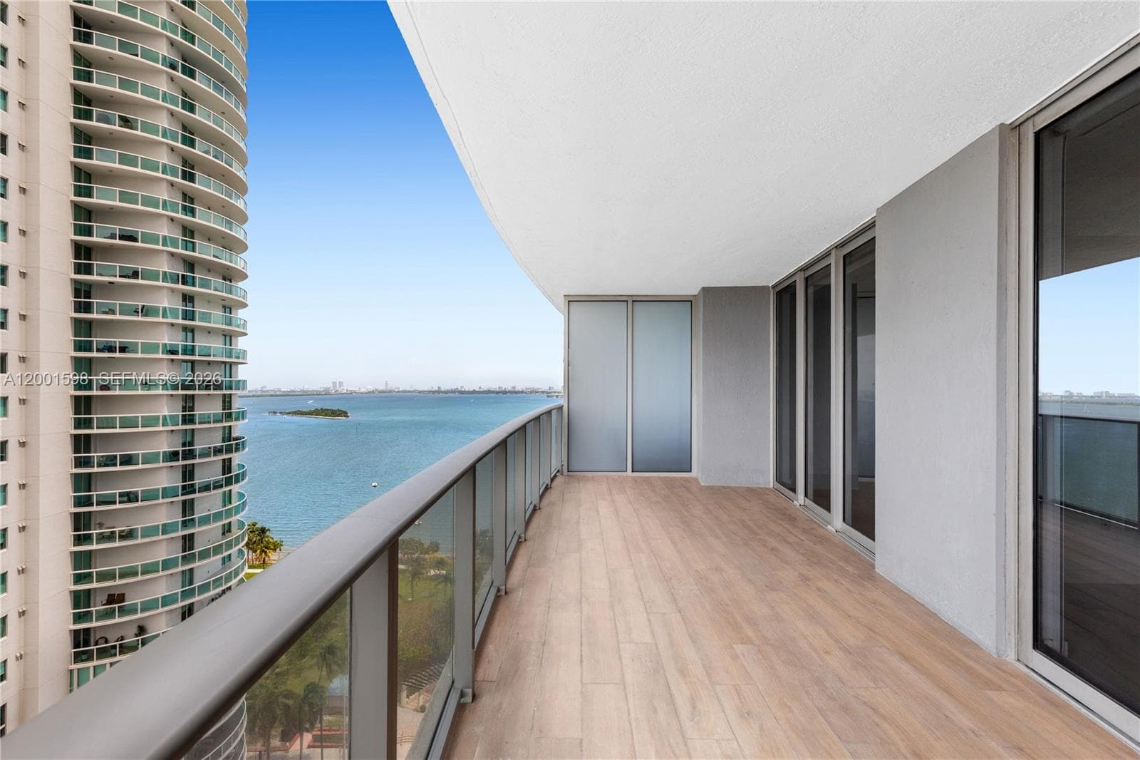 488 18th St 1807 photo 2