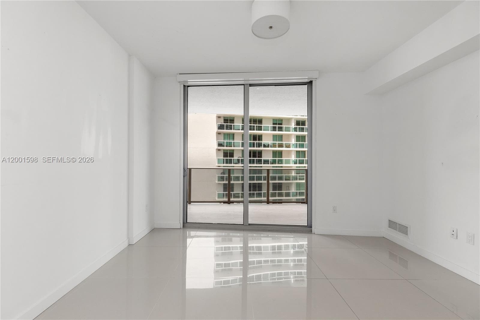 488 18th St 1807 photo 20