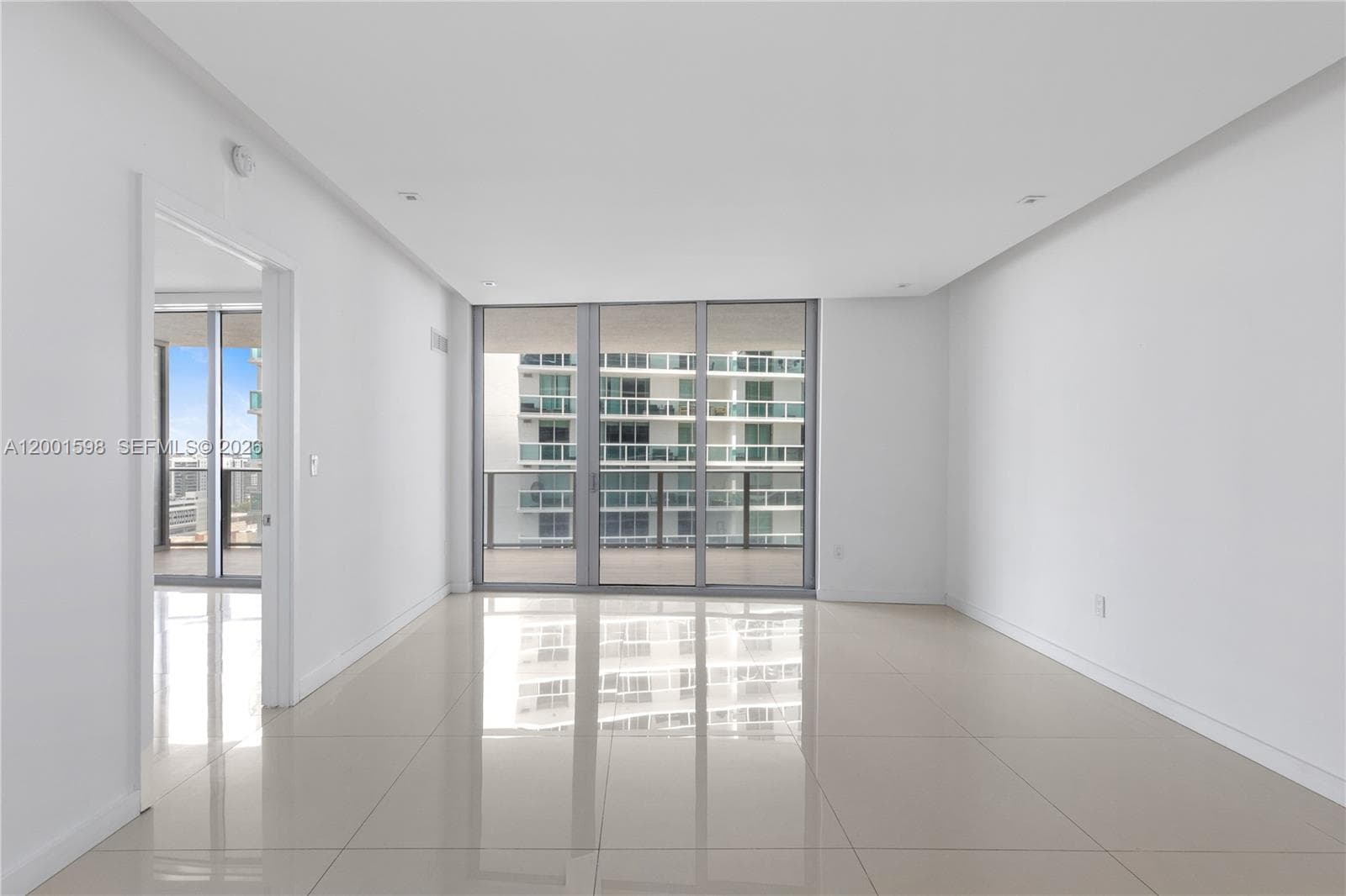 488 18th St 1807 photo 14