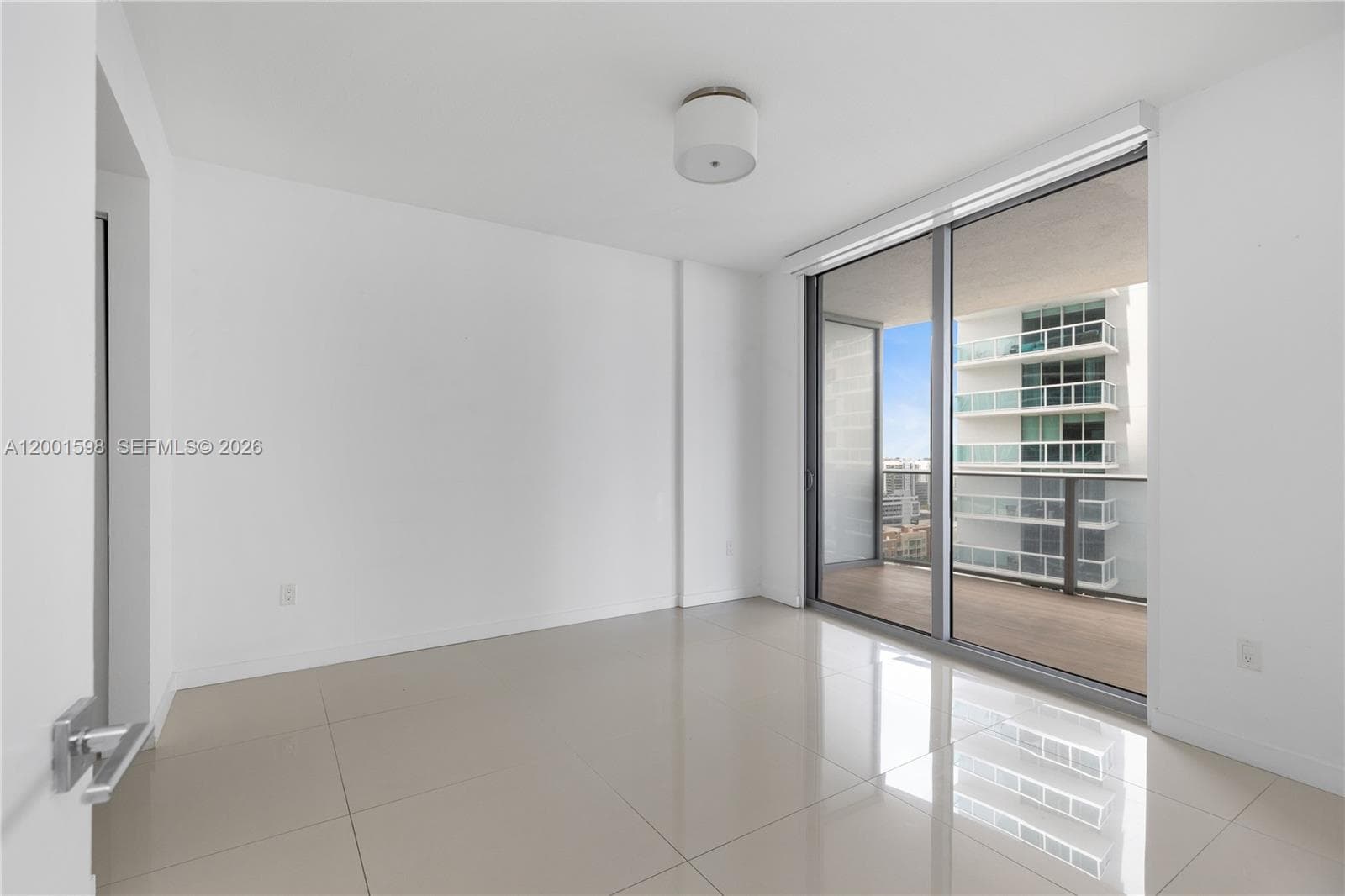 488 18th St 1807 photo 19