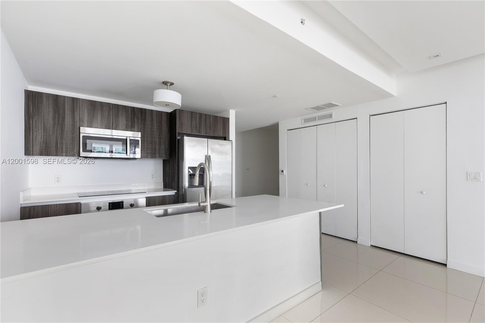 488 18th St 1807 photo 4