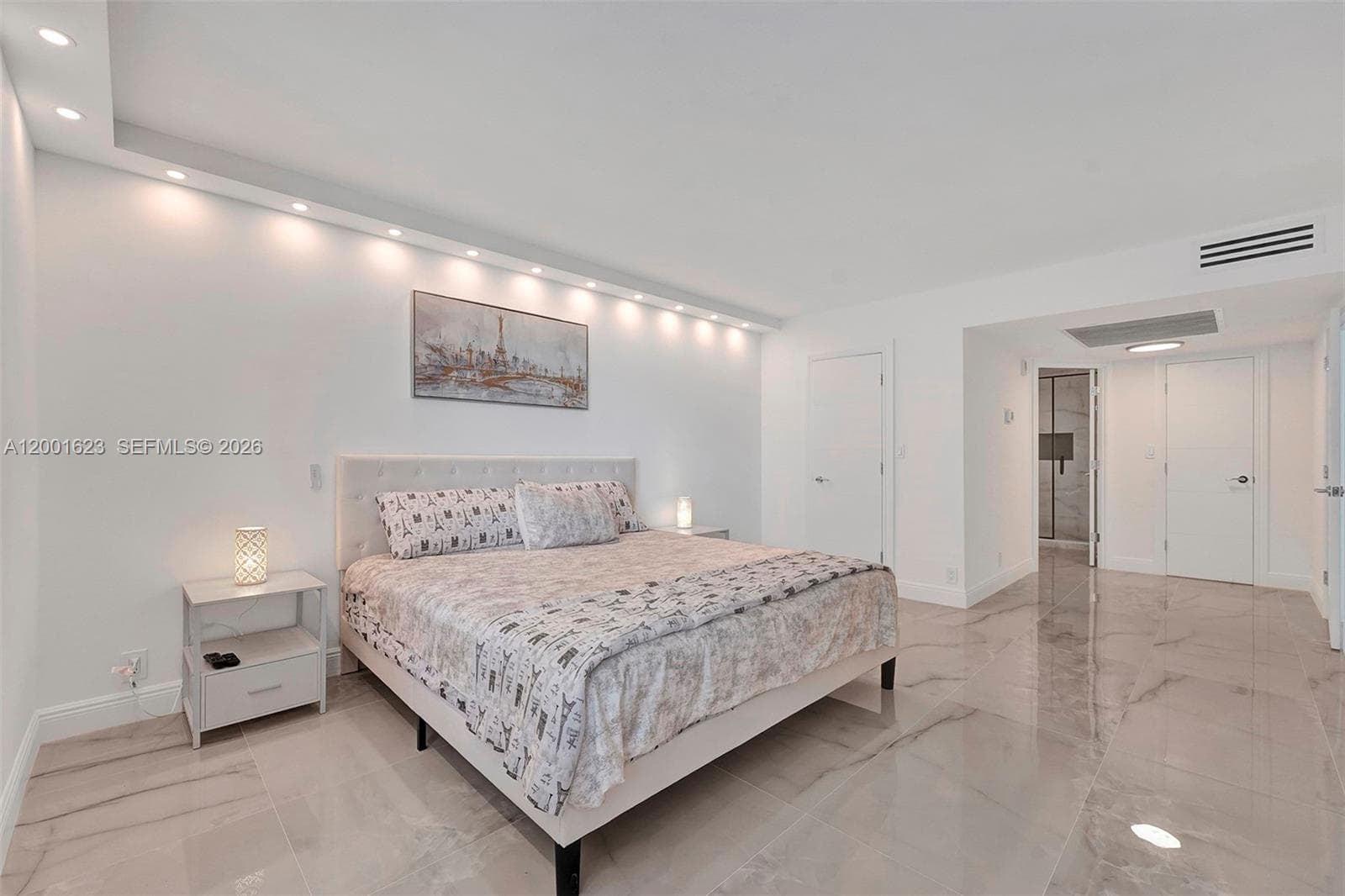 2030 Ocean Dr 718 photo 23