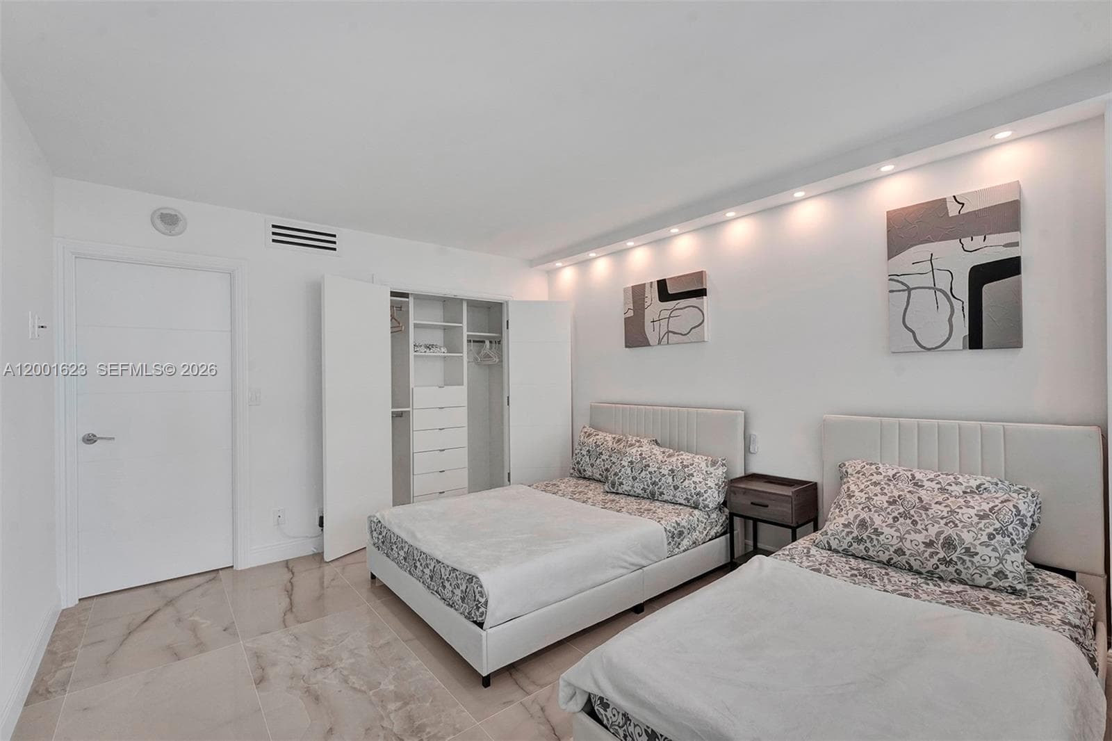 2030 Ocean Dr 718 photo 13