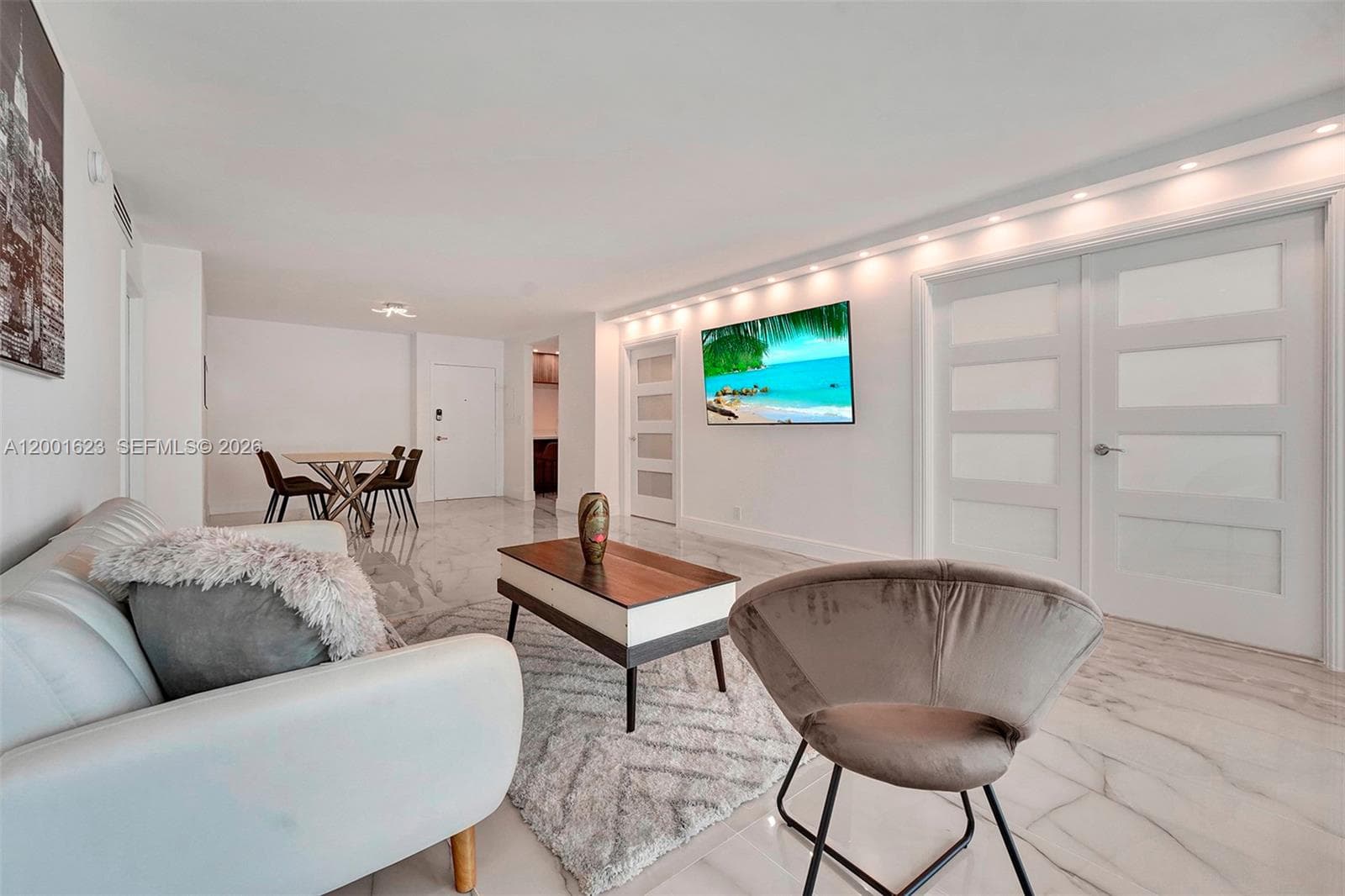 2030 Ocean Dr 718 photo 16