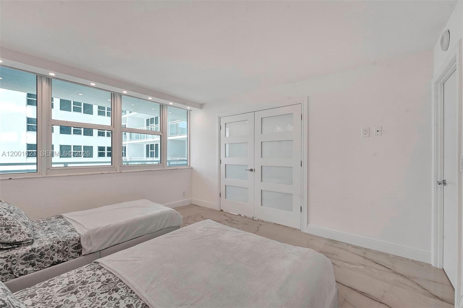 2030 Ocean Dr 718 photo 12